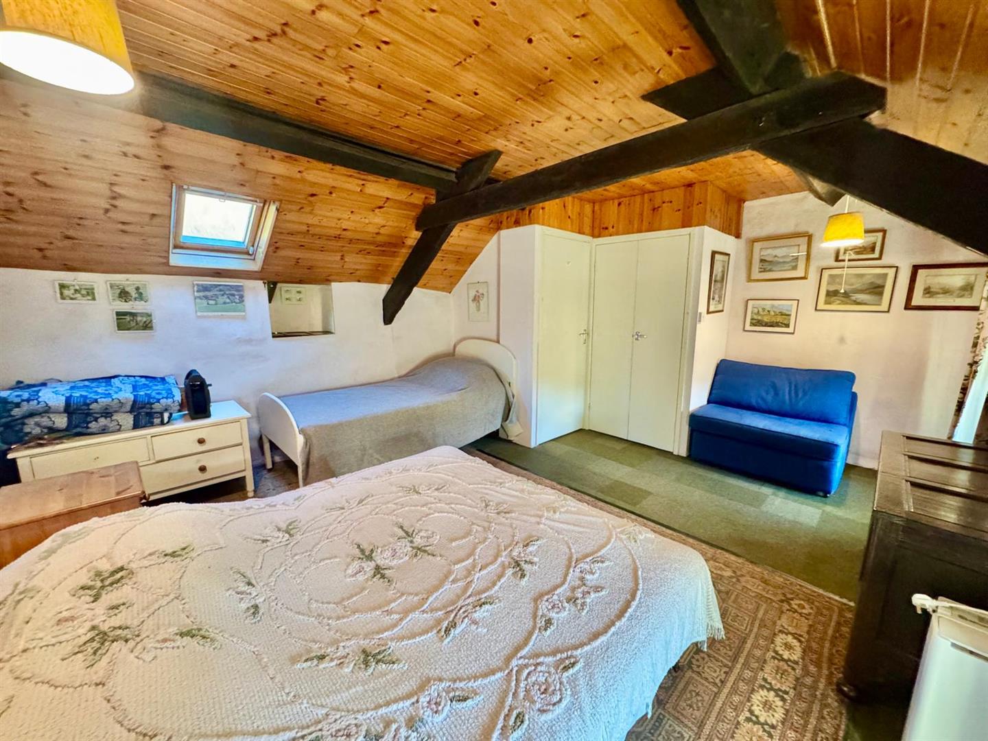 PHOTO-2025-11-25-22-05-53 (1).jpg